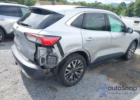 2020 Ford Escape Titanium z USA, uszkodzony, nr VIN 1FMCU9J97LUB17778